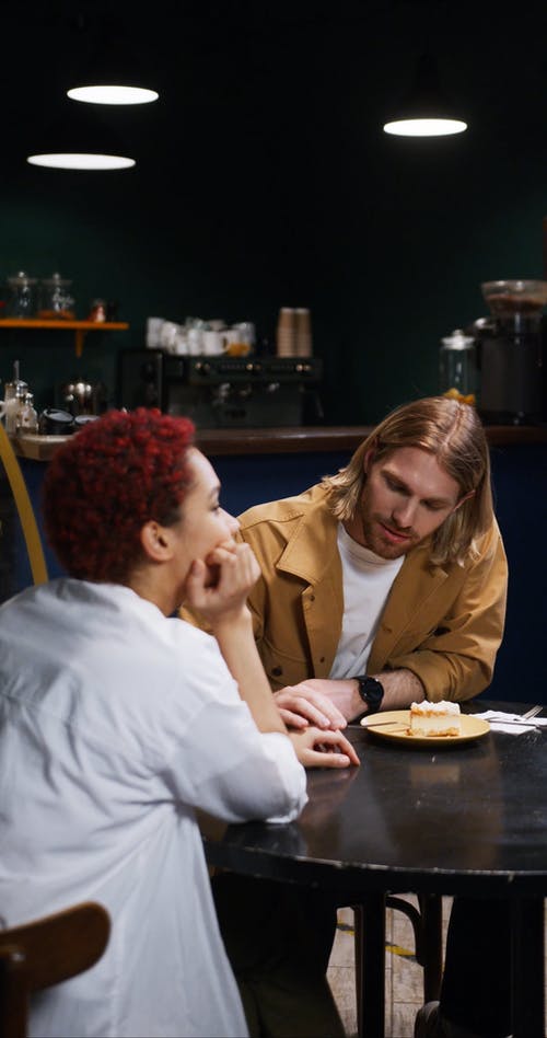 有关一对, 咖啡店, 垂直视频的免费素材视频