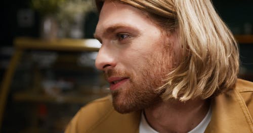 有关一对, 乱放电, 咖啡店的免费素材视频