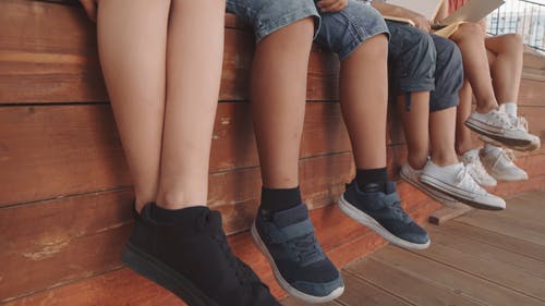 有关儿童, 友谊, 坐的免费素材视频