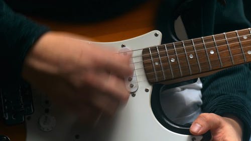 有关吉他, 吉他弦, 弹拨的免费素材视频