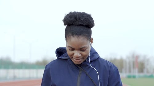 有关倾听, 女人, 智慧手机的免费素材视频