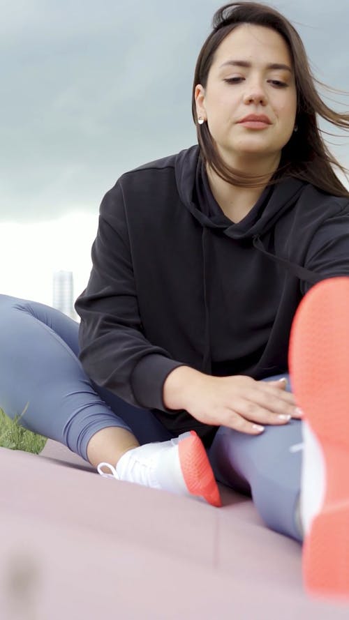 有关人, 伸展, 公园的免费素材视频