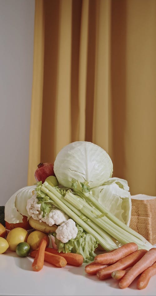 有关人, 坐, 垂直视频的免费素材视频