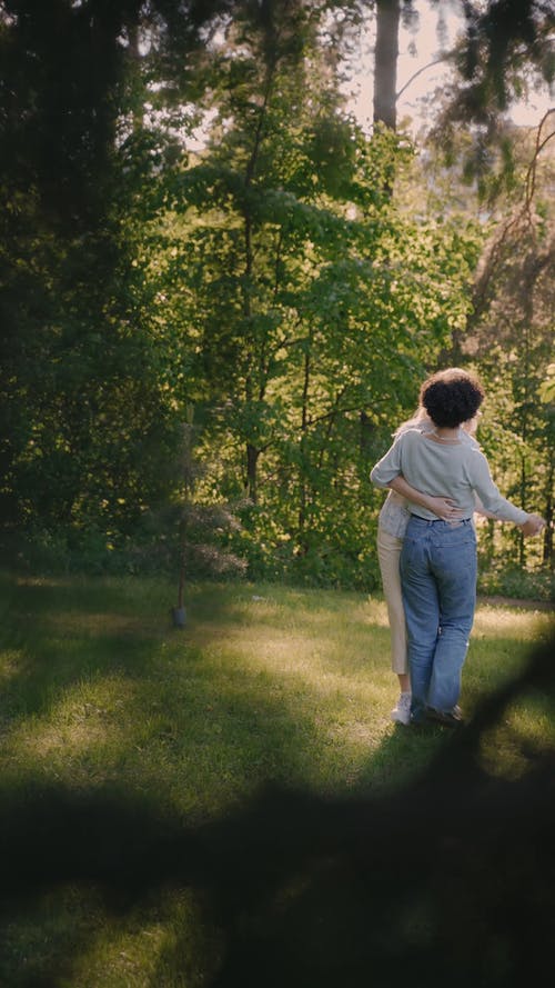 有关forestpark, 一对, 垂直视频的免费素材视频
