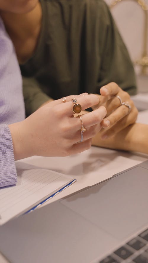 有关一对, 在家, 垂直视频的免费素材视频