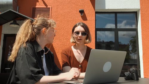 有关一起, 墨镜, 女性的免费素材视频