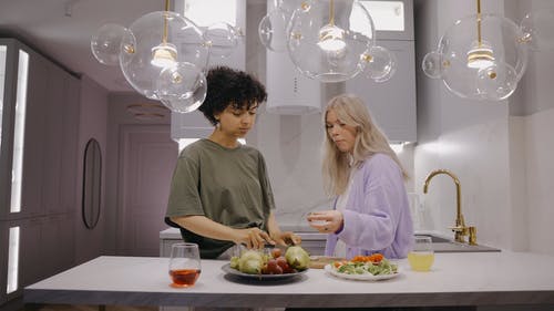 有关一起, 吃, 在家的免费素材视频