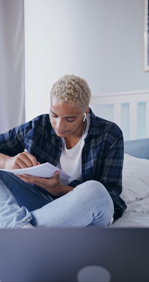 有关在家,在线课程,坐的免费素材视频