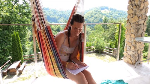 有关吊床, 坐, 女人的免费素材视频