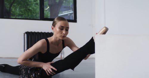 有关伸展, 嗜好, 室内的免费素材视频