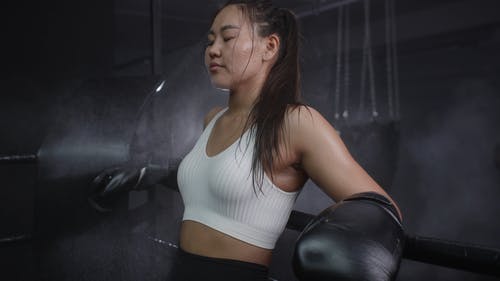 有关休息, 倚, 女人的免费素材视频