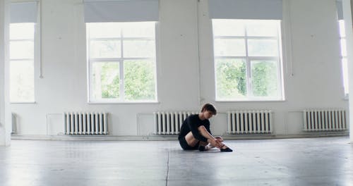 有关伸展, 嗜好, 室内的免费素材视频