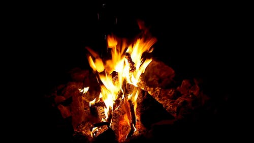 有关升火的木柴, 大火, 木炭的免费素材视频