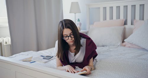 有关功课, 在家, 学生的免费素材视频