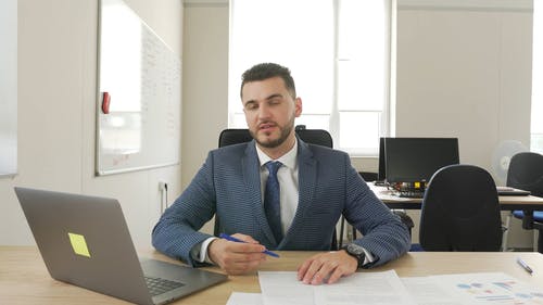 有关3C用品, 上班服, 人的免费素材视频