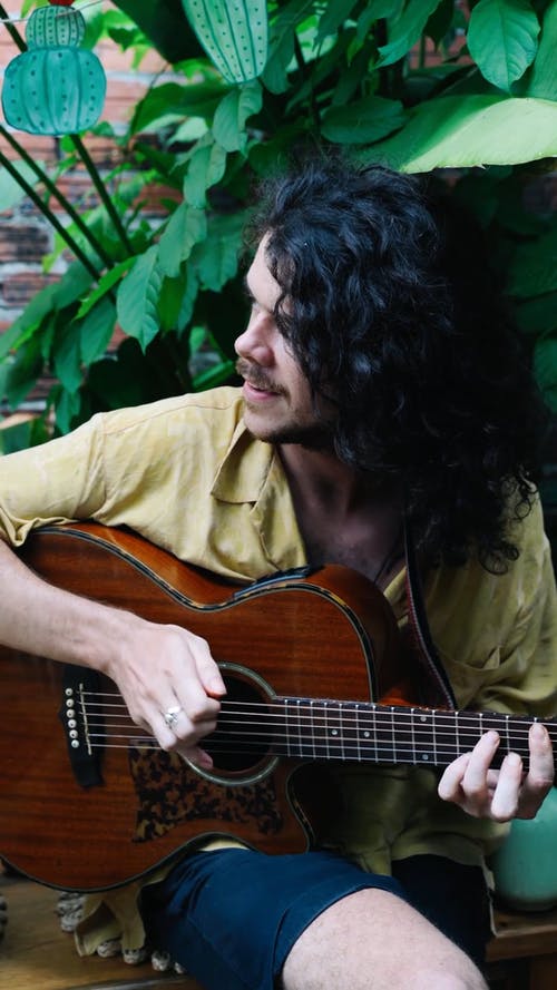 有关人, 唱歌, 垂直视频的免费素材视频