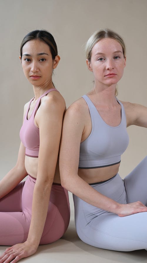 有关主动穿着, 地板, 坐的免费素材视频