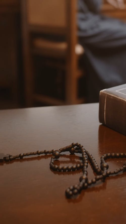 有关信仰, 圣经, 垂直视频的免费素材视频