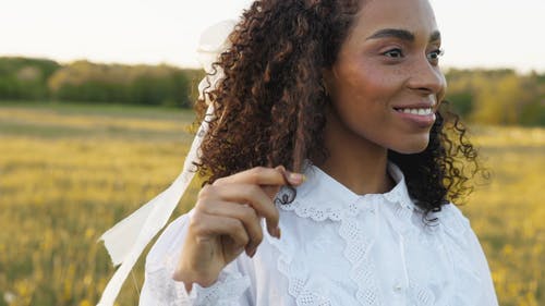 有关垂直视频, 女人, 快乐的免费素材视频