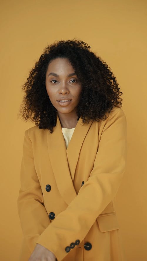 有关优雅, 垂直视频, 工作室拍摄的免费素材视频