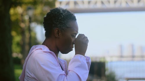 有关握住, 检查, 看着的免费素材视频