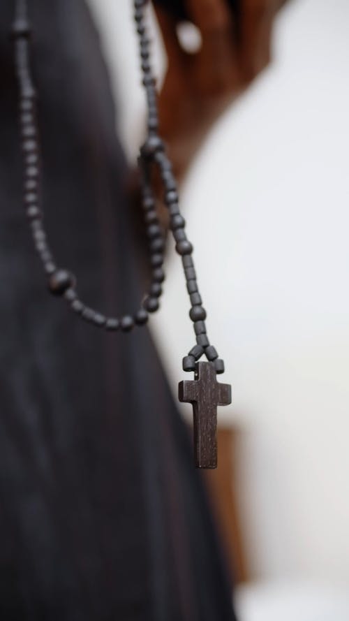 有关人, 圣书, 垂直视频的免费素材视频