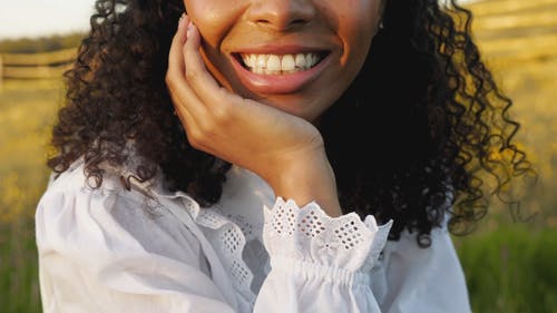 有关卷发, 特写, 脸孔的免费素材视频