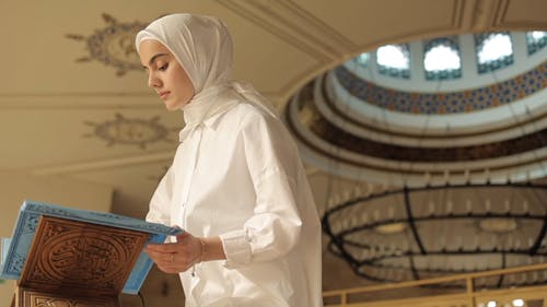 有关信仰, 可兰经, 女人的免费素材视频