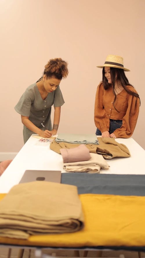 有关雇员, 垂直视频, 女性的免费素材视频