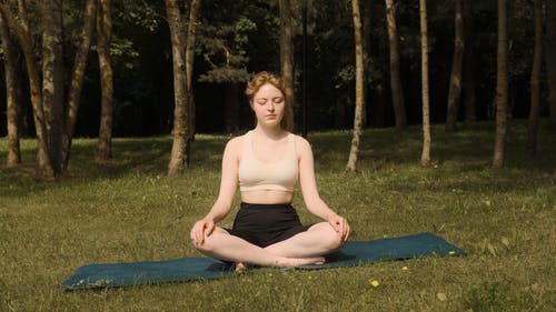 有关padmasana, 人, 女人的免费素材视频