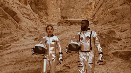 有关一起, 太空人, 异族夫妻的免费素材视频