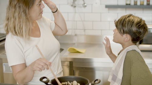 有关儿子, 儿童, 在家的免费素材视频