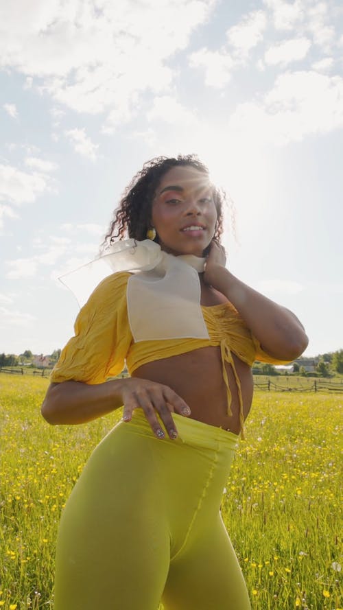 有关垂直视频, 天空, 女人的免费素材视频