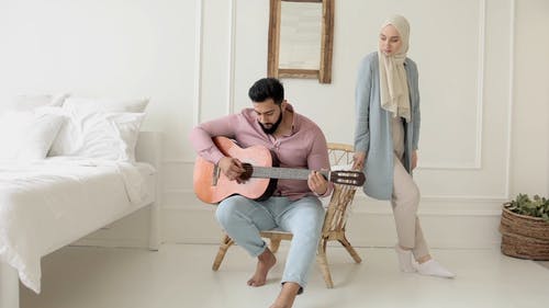 有关人, 原声吉他, 在家的免费素材视频