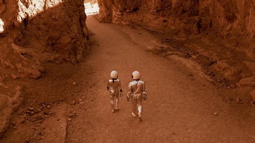 有关一对, 太空人, 太空服的免费素材视频