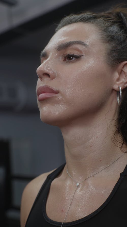 有关出汗, 垂直视频, 女人的免费素材视频