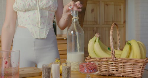 有关厨房区, 在家, 女人的免费素材视频