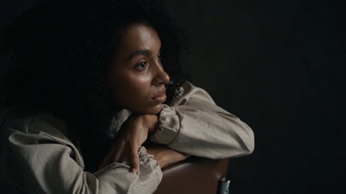 有关不情绪化, 倚, 侧面图的免费素材视频