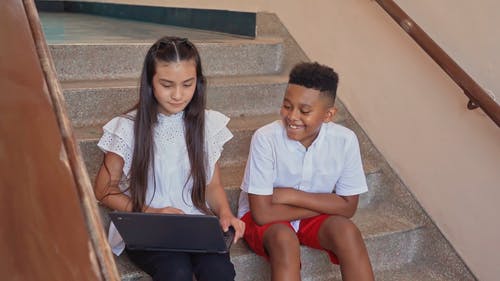 有关功课, 同学, 坐的免费素材视频