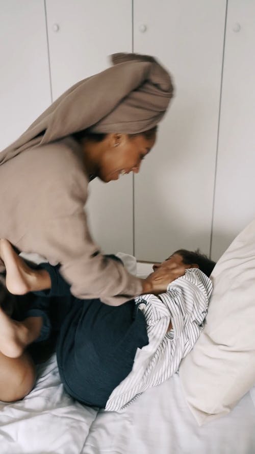 有关儿子, 儿童, 发痒的免费素材视频