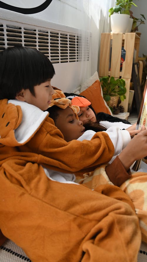 有关侧面图, 动物服装, 垂直视频的免费素材视频