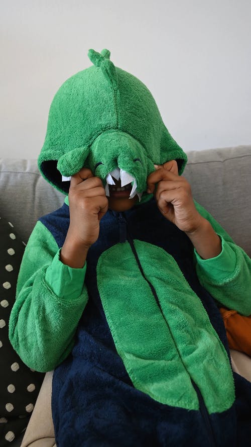 有关儿童, 兜帽, 动物的免费素材视频