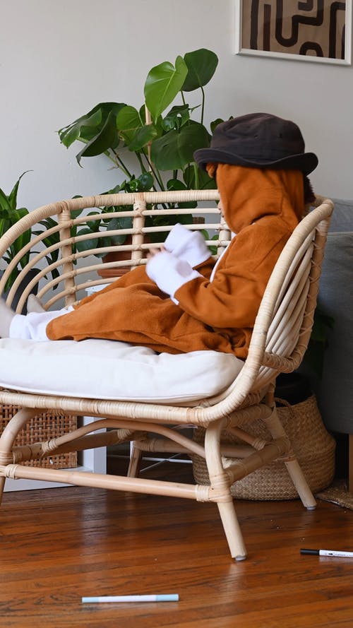 有关儿童, 坐, 垂直视频的免费素材视频