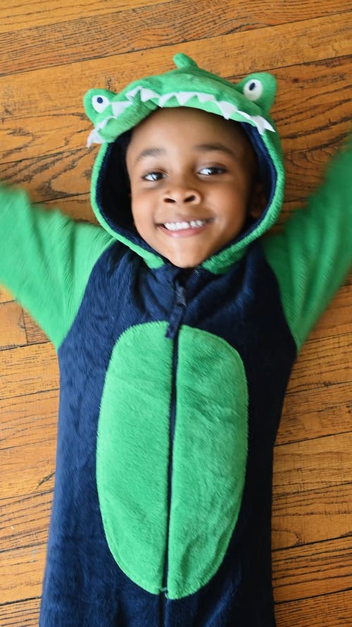 有关儿童, 动物, 在家的免费素材视频