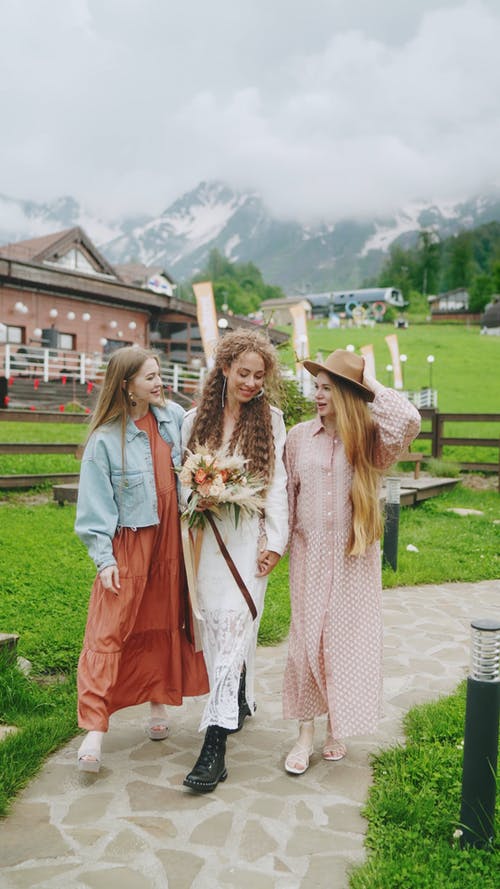 有关一束鲜花, 垂直视频, 女性的免费素材视频