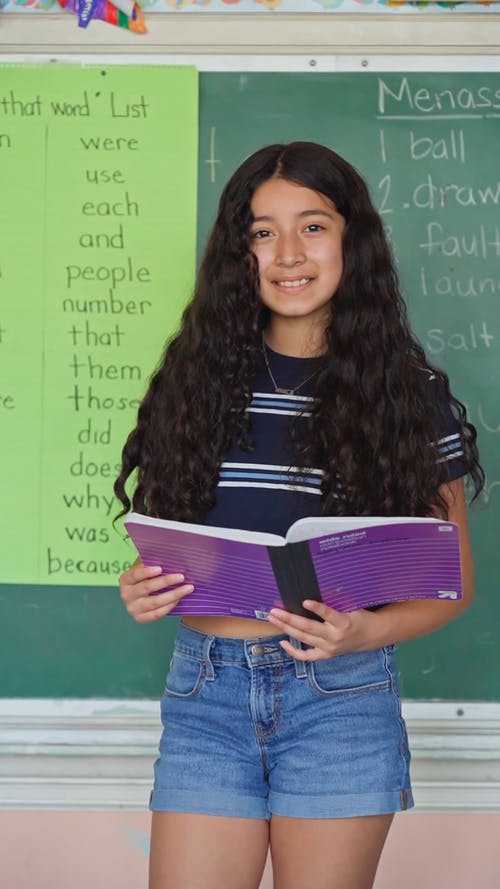 有关儿童, 垂直视频, 女孩的免费素材视频