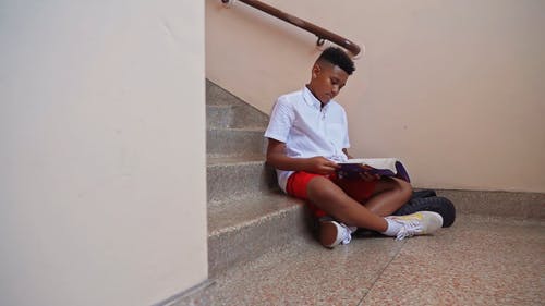 有关回到学校, 坐, 学校的免费素材视频