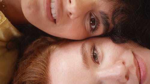 有关半张脸, 女友, 微笑的免费素材视频