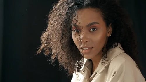 有关人, 女人, 卷发的免费素材视频