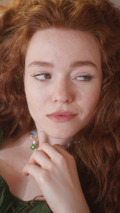 有关垂直视频, 女人, 微笑的免费素材视频